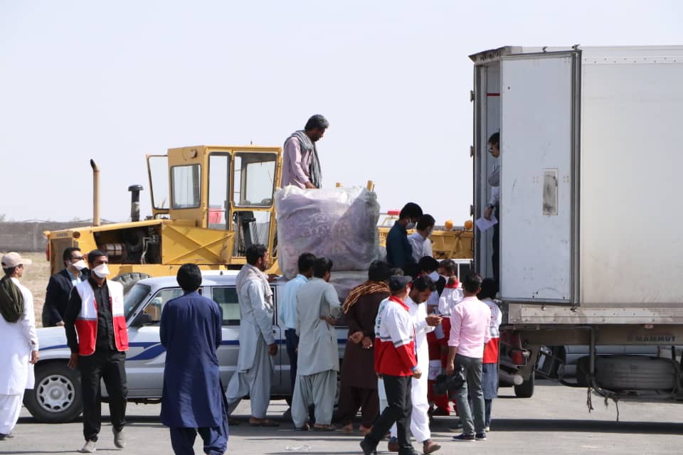 بهره مندی بیش از 2700 خانوار از خدمات دومین کاروان نیکوکاری در مناطق سیل زده رودبارجنوب